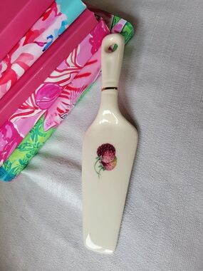 Harker Pottery Co Vintage Ceramic Cake/Pie Server with Strawberries
